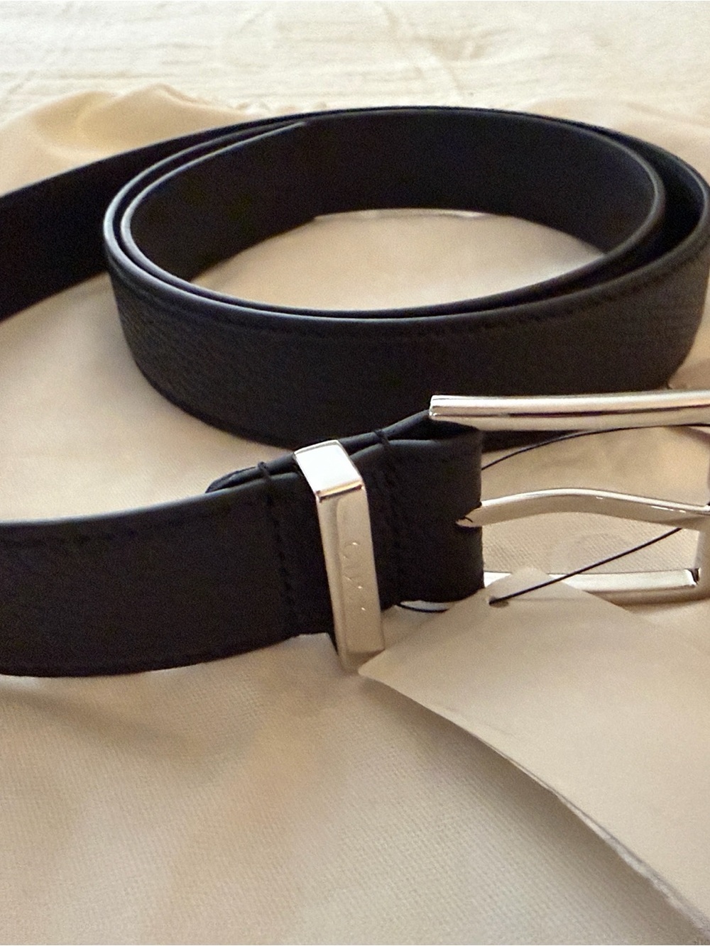 Gucci Black Leather Men's Belt with Silver-Tone Buckle